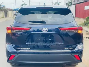 Toyota Highlander XLE AWD 2023 Gray