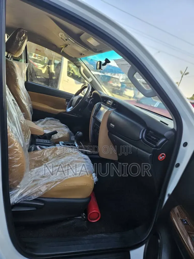 Toyota Fortuner 2.7 AWD 2022 Off white