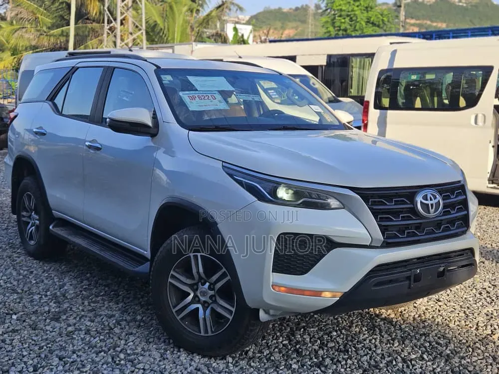 Toyota Fortuner 2.7 AWD 2022 Off white