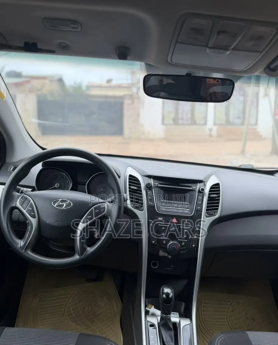 Hyundai Elantra 2017 Red