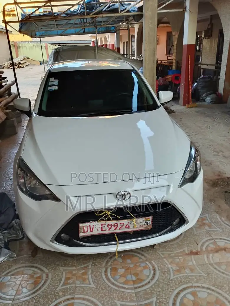 Toyota Yaris LE Sedan 4dr 2019 White
