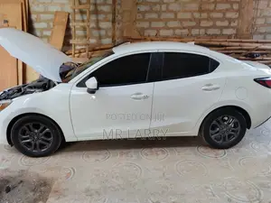 Toyota Yaris LE Sedan 4dr 2019 White