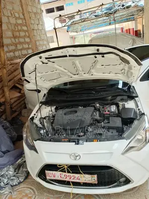 Toyota Yaris LE Sedan 4dr 2019 White