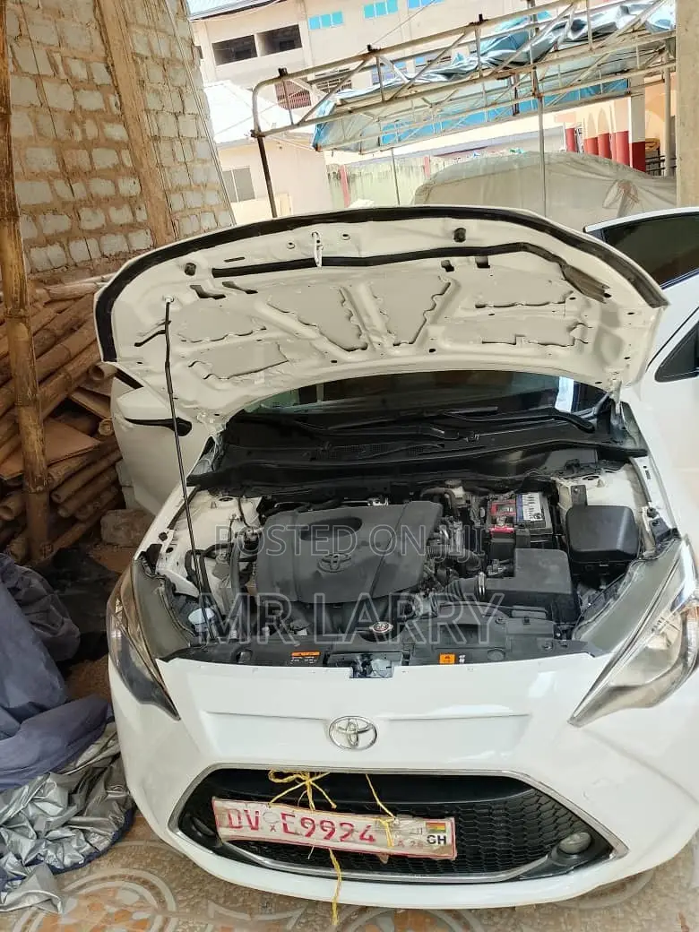 Toyota Yaris LE Sedan 4dr 2019 White