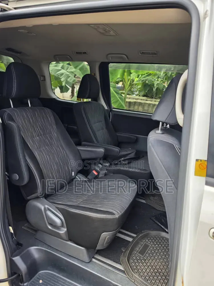 Toyota Voxy 2013 White