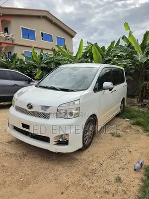 Toyota Voxy 2013 White