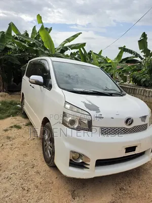 Toyota Voxy 2013 White