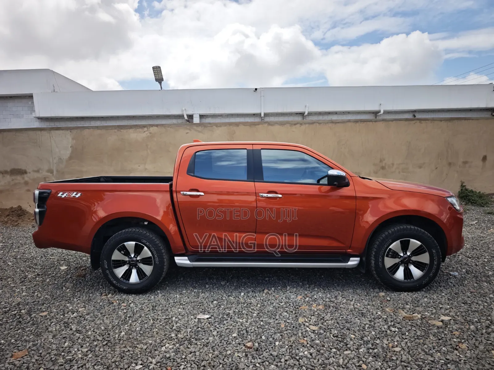 Isuzu D-MAX 2022 Orange