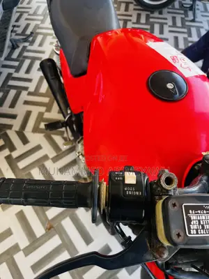 Suzuki GS 2002 Red