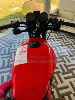 Suzuki GS 2002 Red