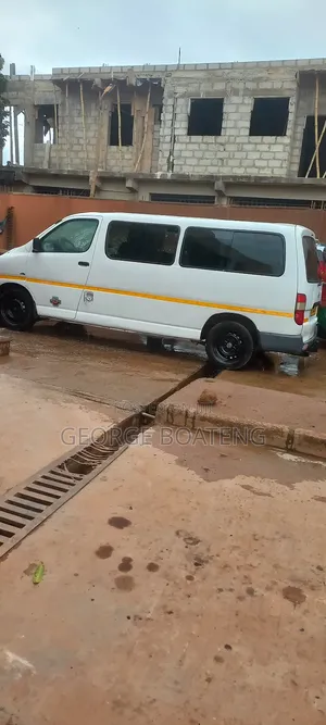 Toyota HiAce 2007 White