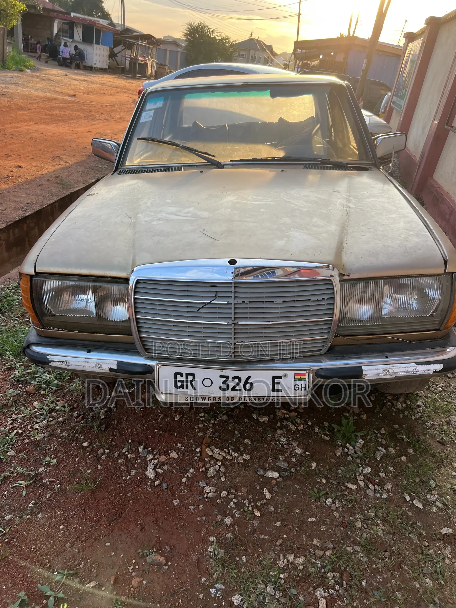 Mercedes-Benz 300D 1985 Gold