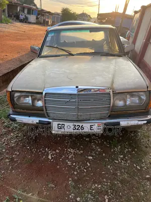 Mercedes-Benz 300D 1985 Gold