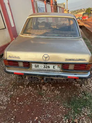 Mercedes-Benz 300D 1985 Gold
