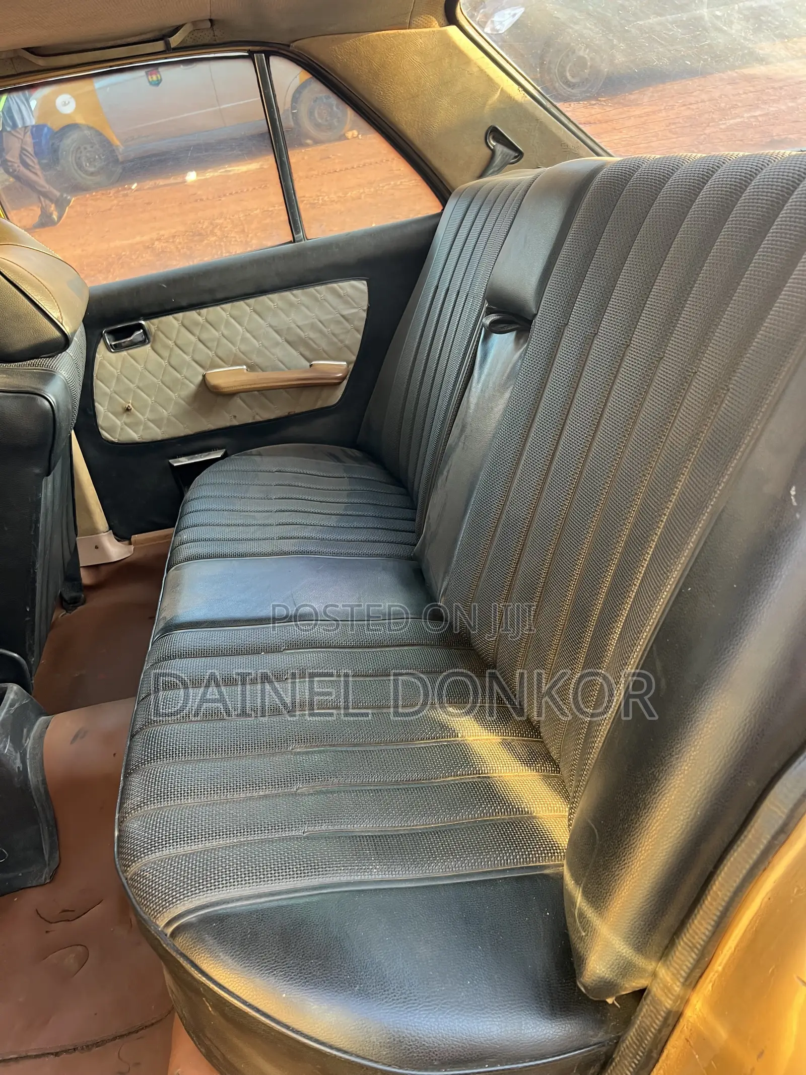 Mercedes-Benz 300D 1985 Gold