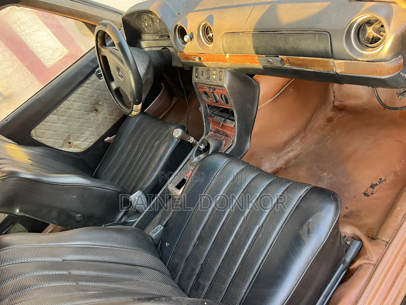 Mercedes-Benz 300D 1985 Gold