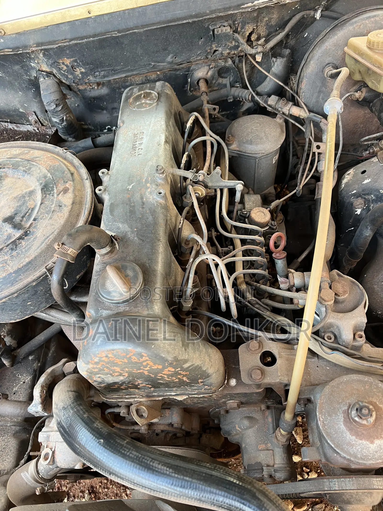 Mercedes-Benz 300D 1985 Gold