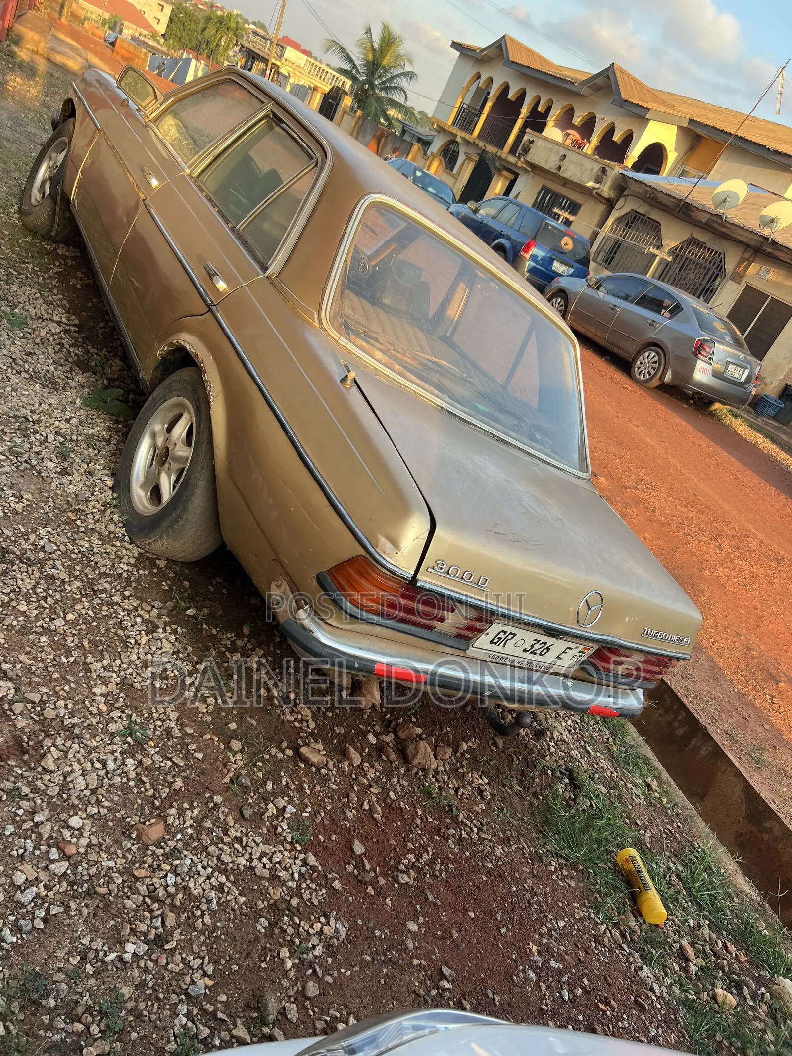 Mercedes-Benz 300D 1985 Gold
