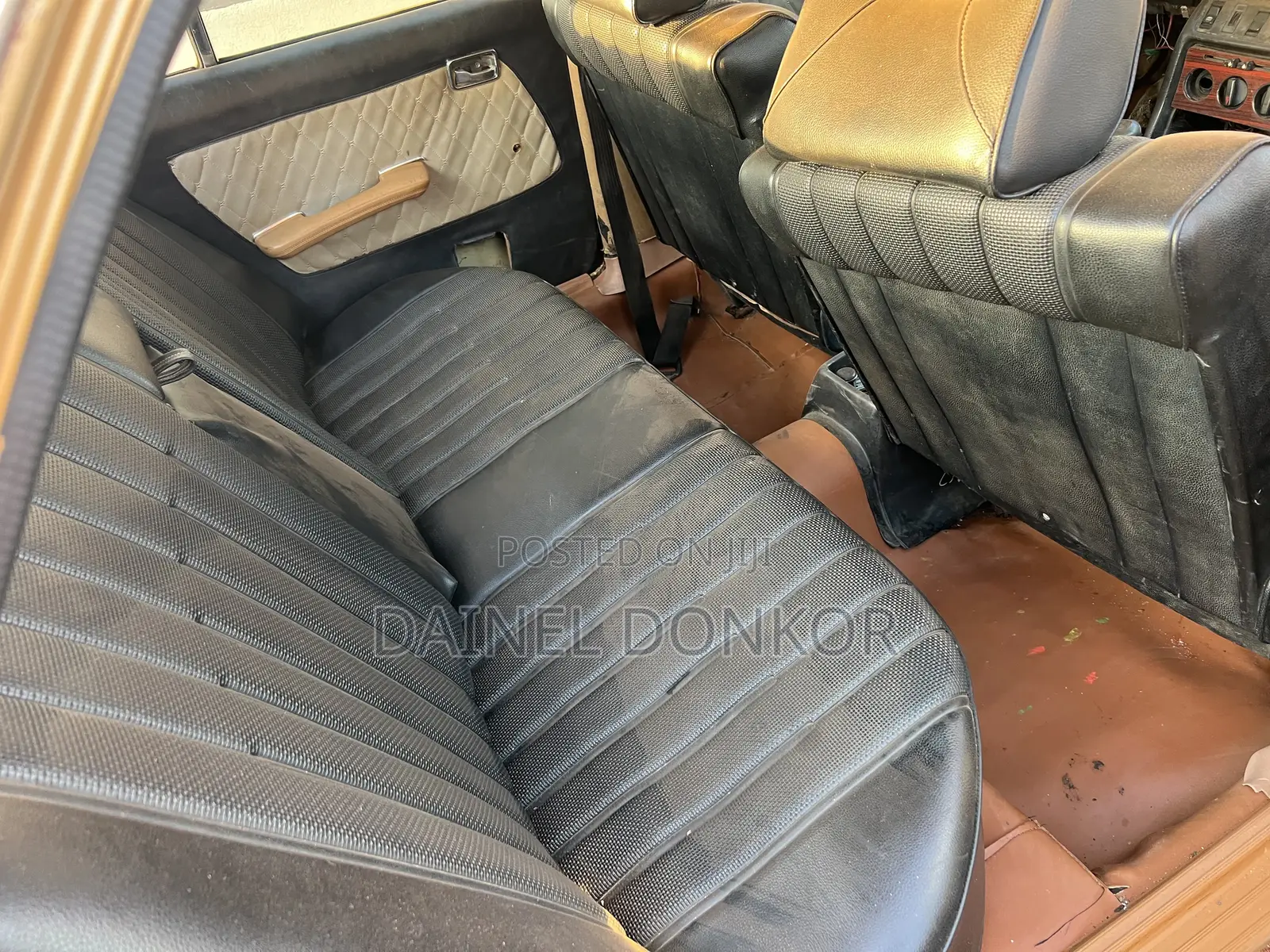 Mercedes-Benz 300D 1985 Gold