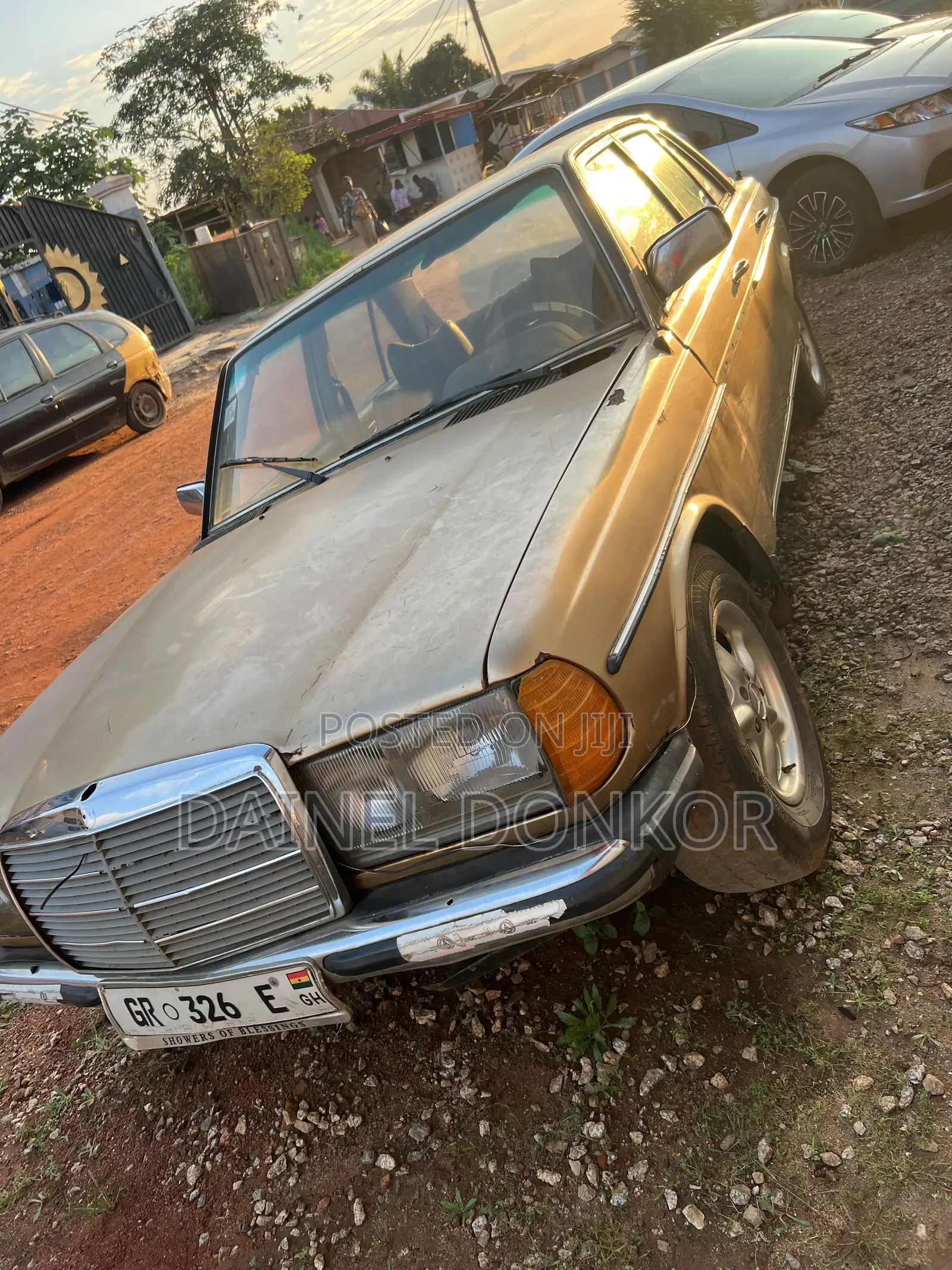 Mercedes-Benz 300D 1985 Gold