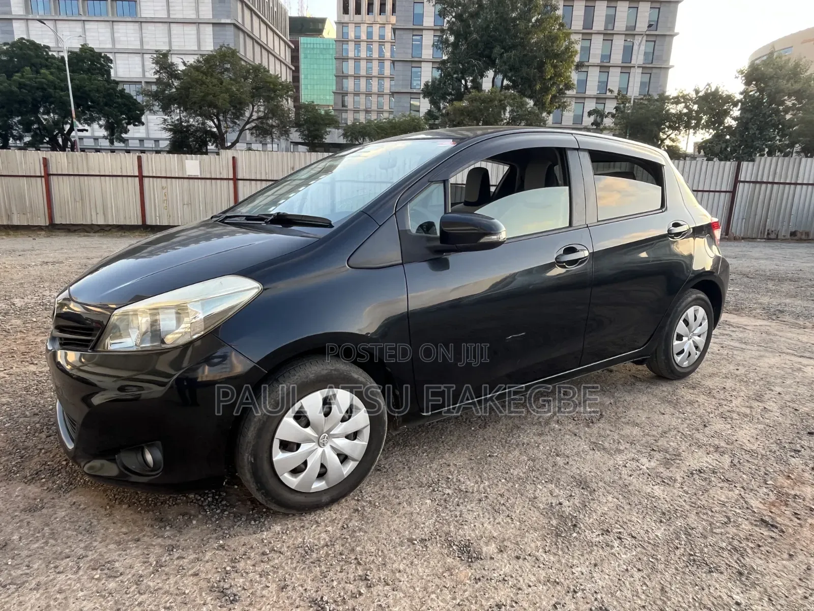 Toyota Vitz 1.3 FWD 5dr 2012 Black