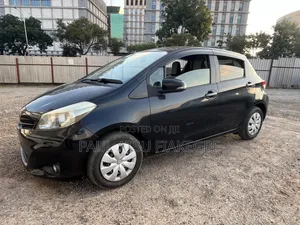 Toyota Vitz 1.3 FWD 5dr 2012 Black