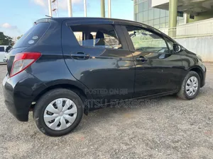 Toyota Vitz 1.3 FWD 5dr 2012 Black