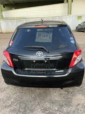 Toyota Vitz 1.3 FWD 5dr 2012 Black