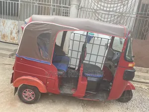 Bajaj RE 2022 Red