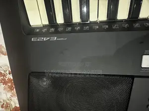Yamaha PSR-E423 61 Keys Keyboard – UK Used, Clean