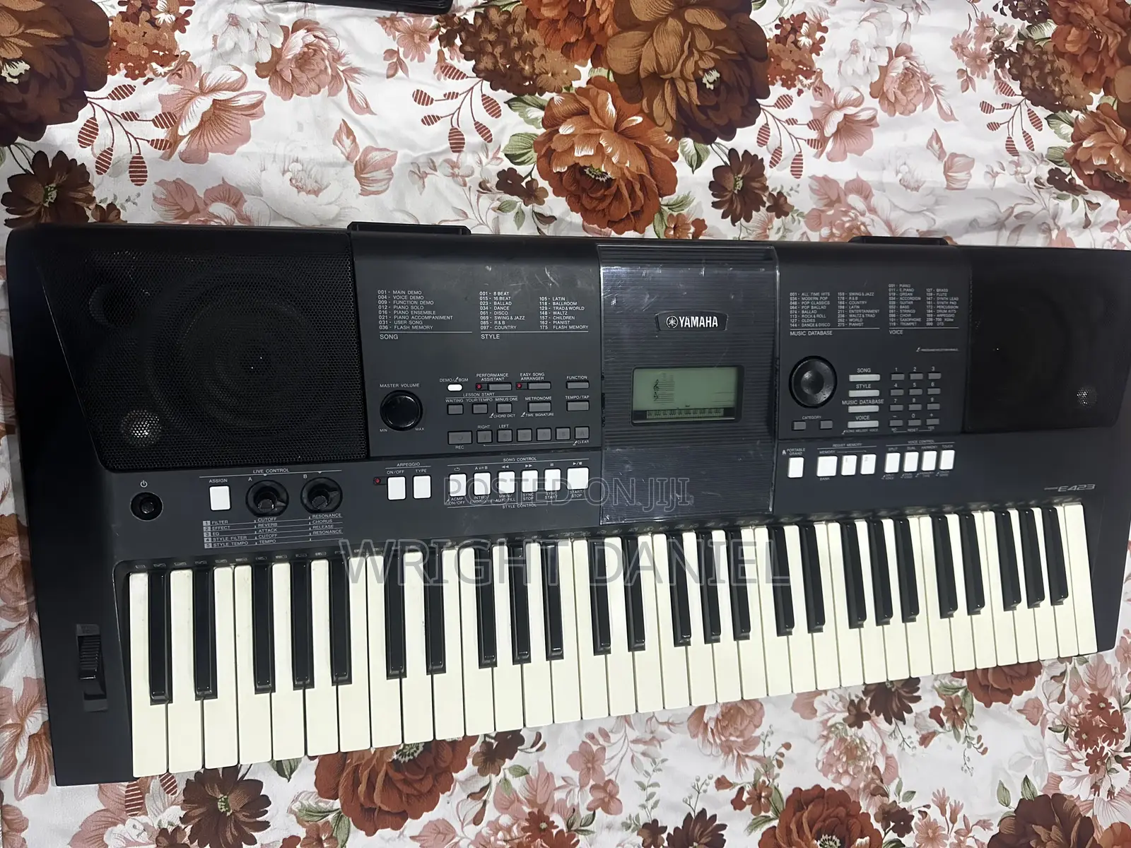 Yamaha PSR-E423 61 Keys Keyboard – UK Used, Clean