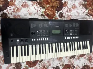 Yamaha PSR-E423 61 Keys Keyboard – UK Used, Clean