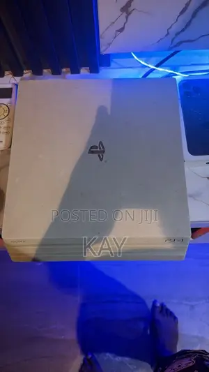 PS4 Pro White
