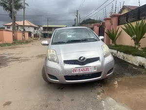 Toyota Vitz 1.0 FWD 5dr 2010 Silver