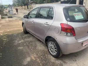 Toyota Vitz 1.0 FWD 5dr 2010 Silver