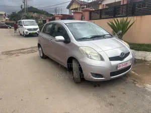 Toyota Vitz 1.0 FWD 5dr 2010 Silver