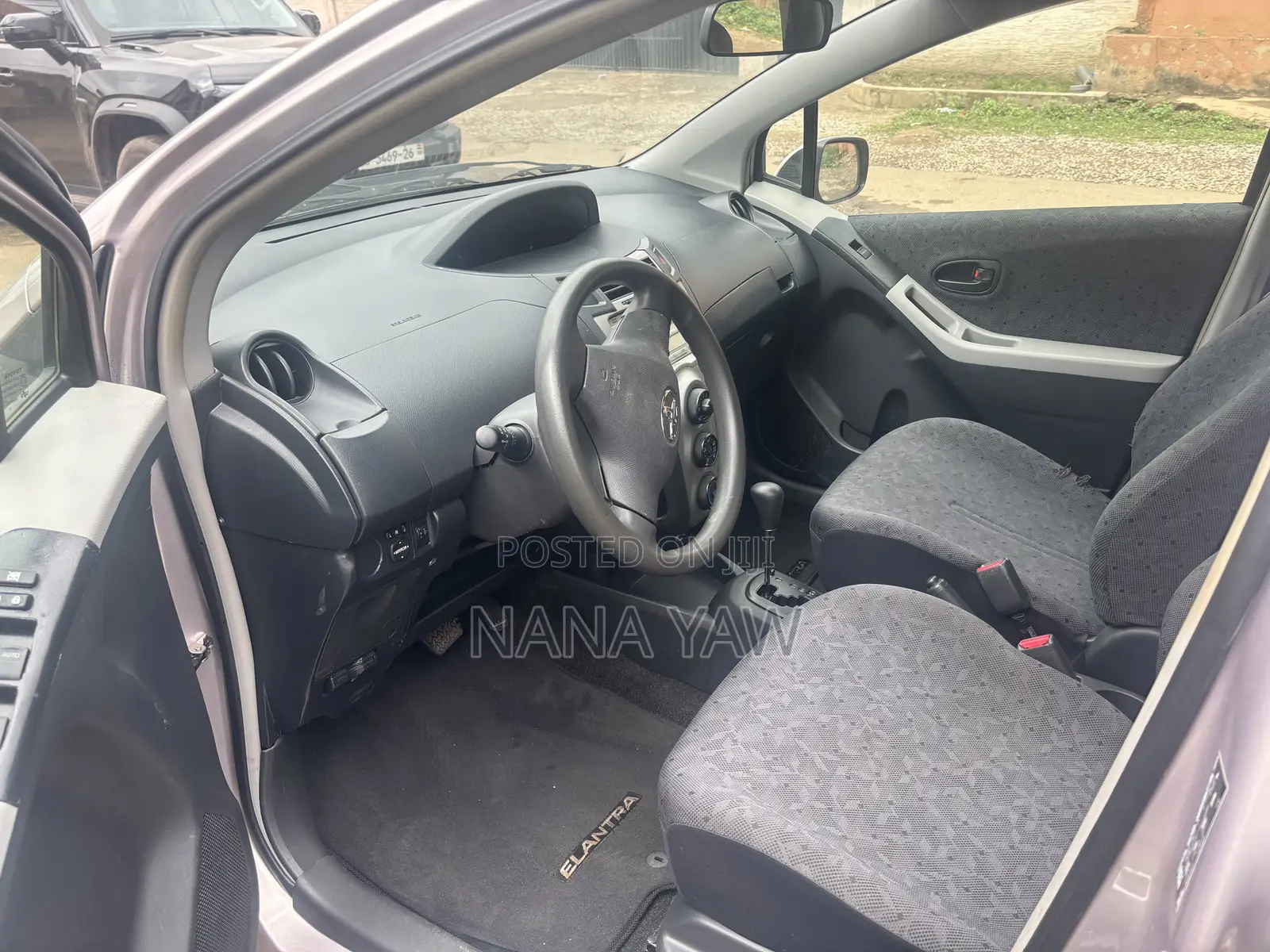 Toyota Vitz 1.0 FWD 5dr 2010 Silver