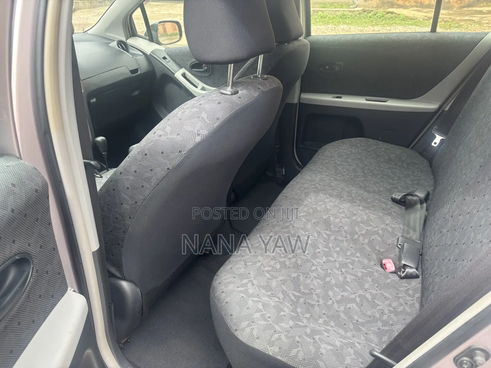 Toyota Vitz 1.0 FWD 5dr 2010 Silver