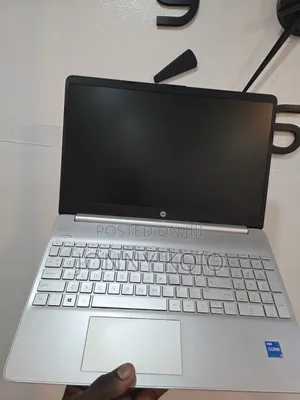 Laptop HP 15-ra003nia 8GB Intel Core i5 SSD 256GB
