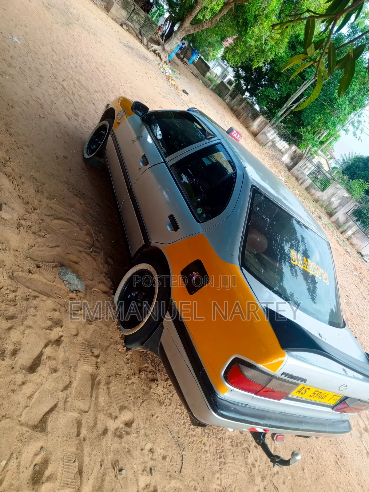 Nissan Almera Tino 2004 Yellow