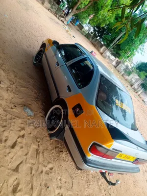 Nissan Almera Tino 2004 Yellow