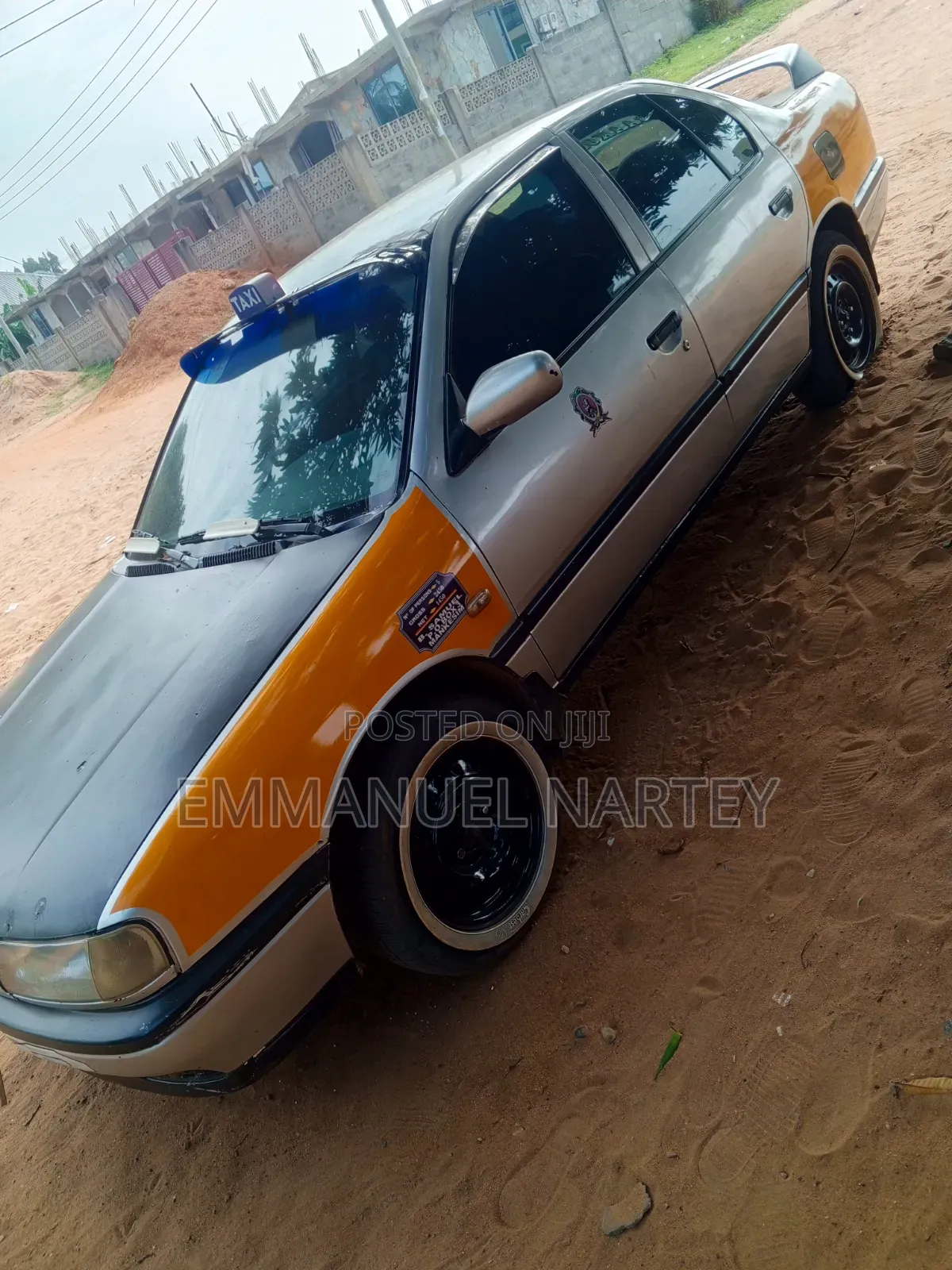 Nissan Almera Tino 2004 Yellow