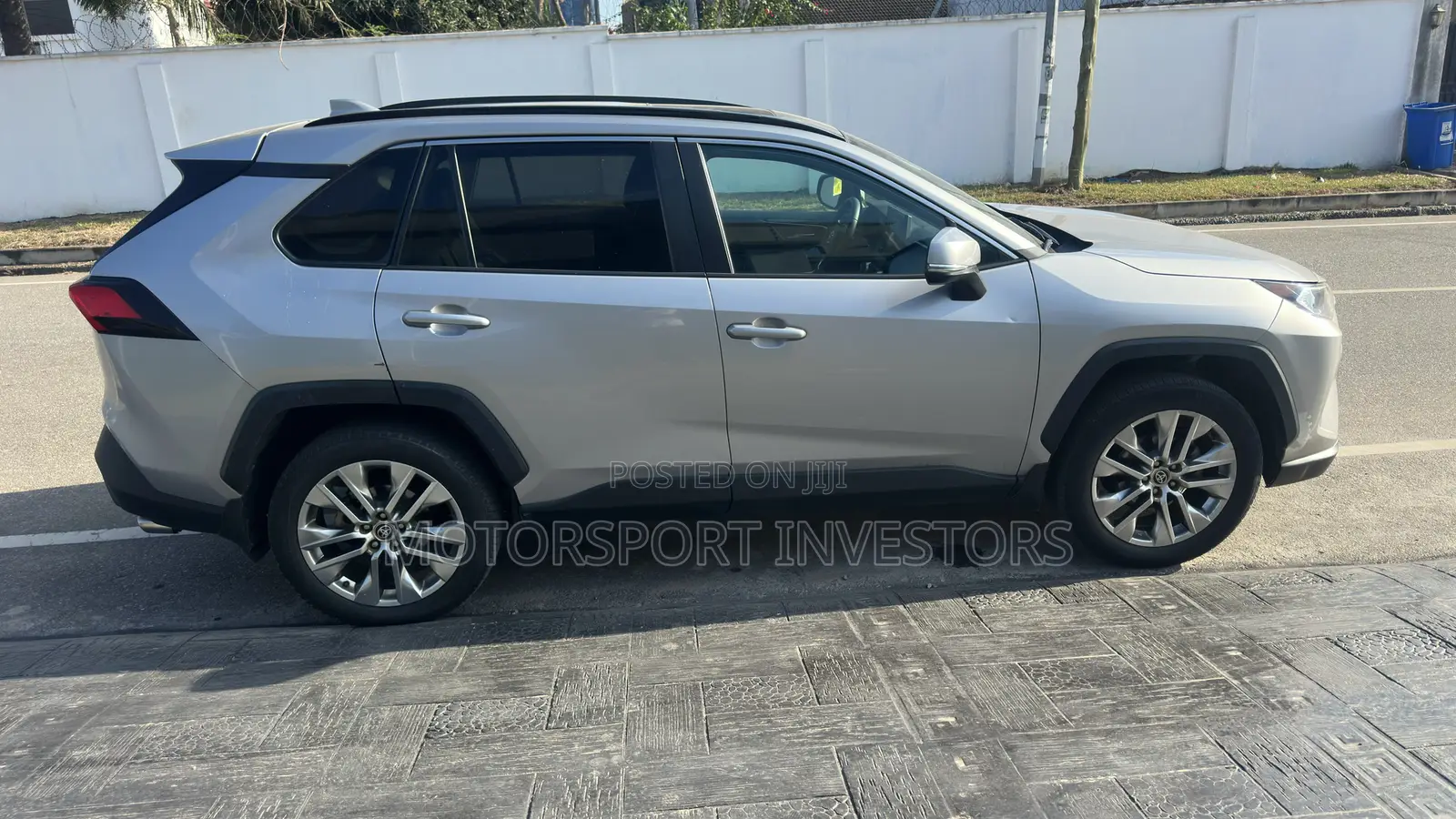 Toyota RAV4 XLE 2021 Silver