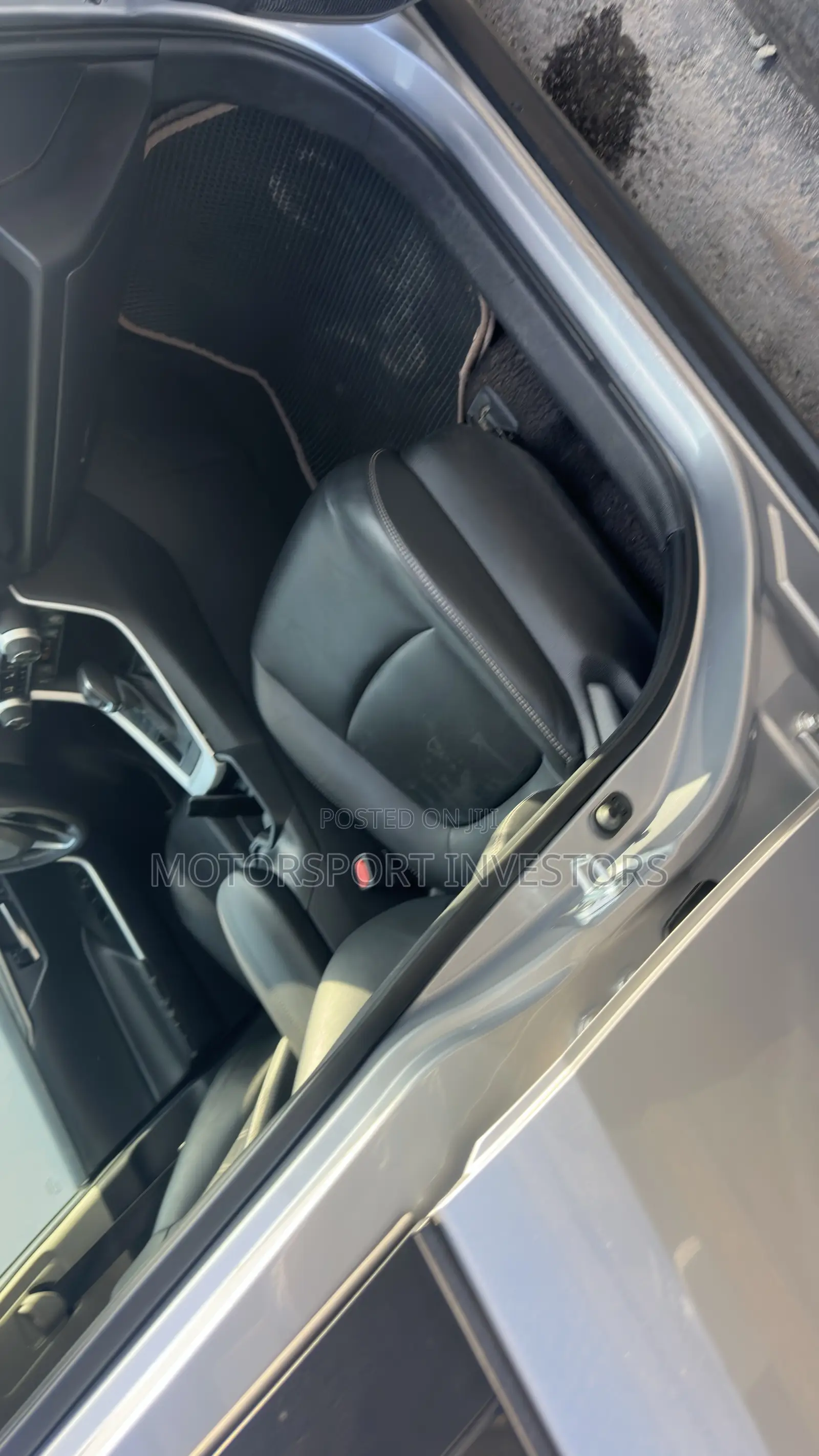 Toyota RAV4 XLE 2021 Silver