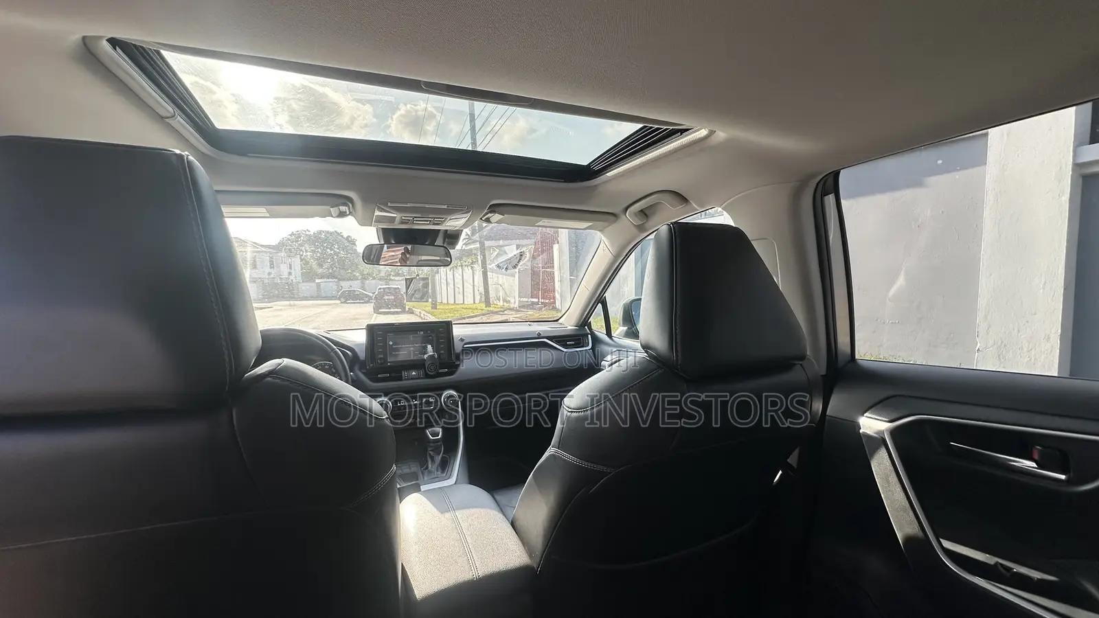 Toyota RAV4 XLE 2021 Silver