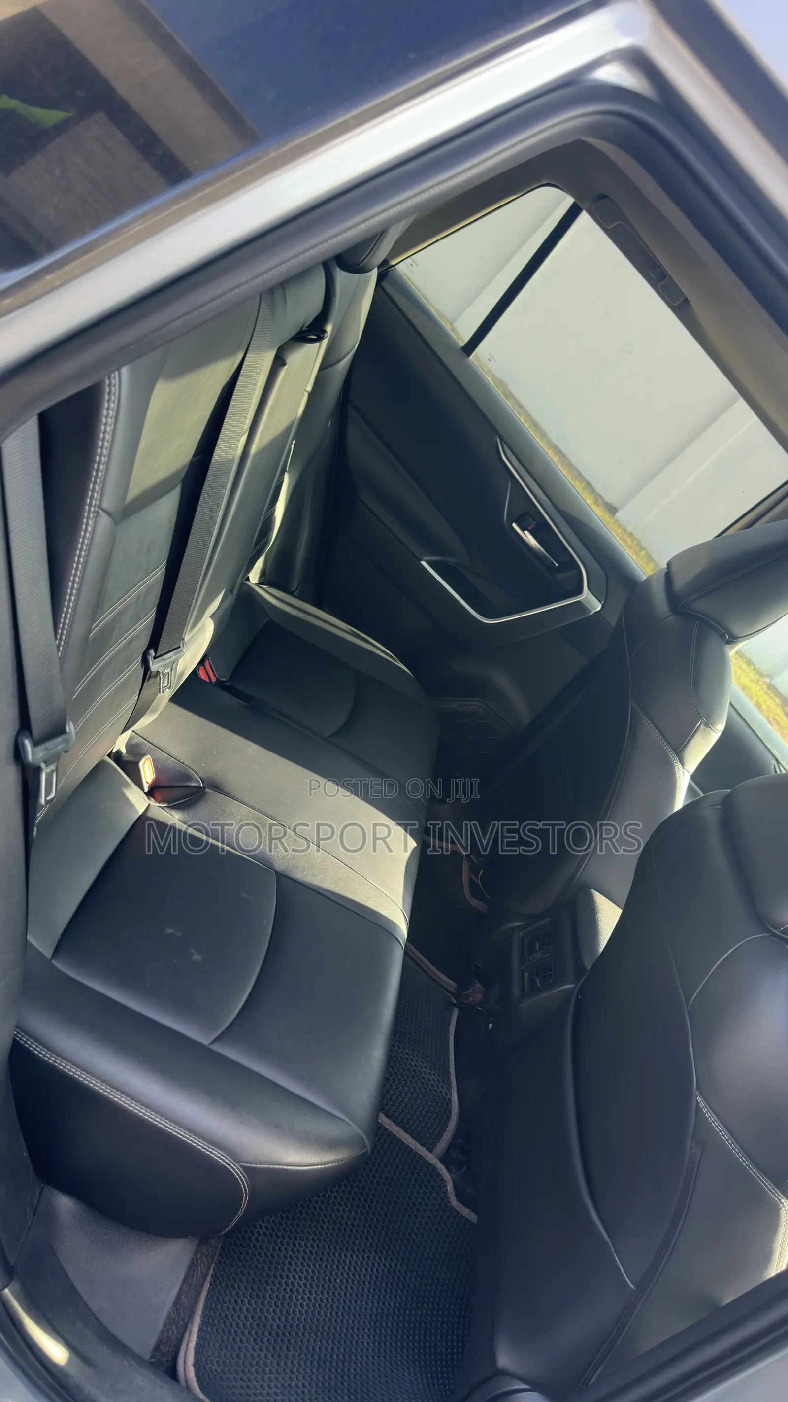 Toyota RAV4 XLE 2021 Silver
