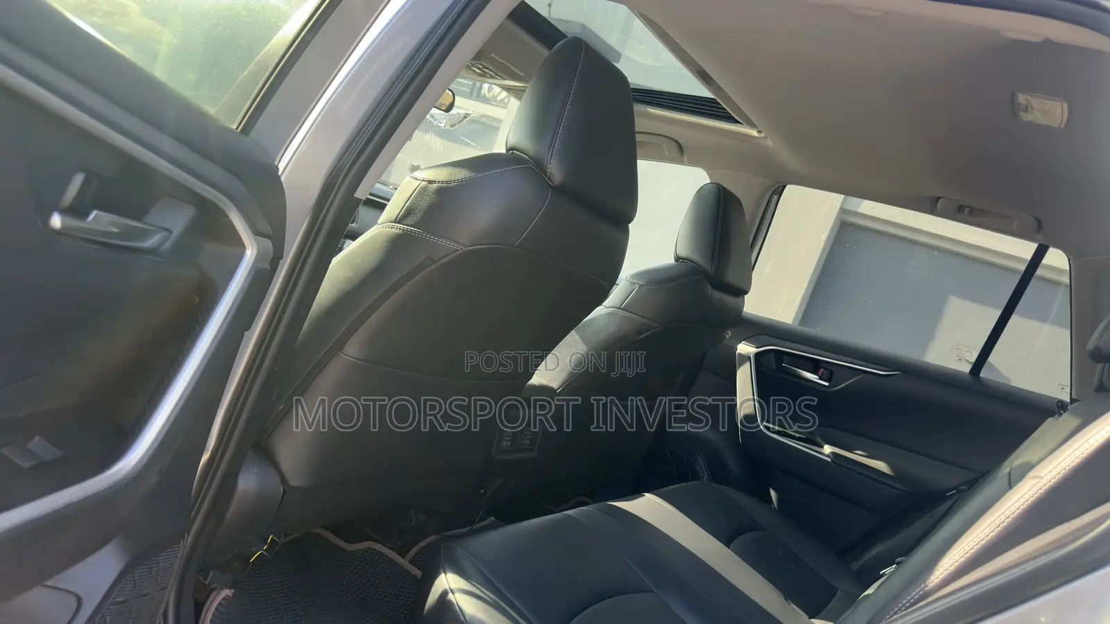 Toyota RAV4 XLE 2021 Silver