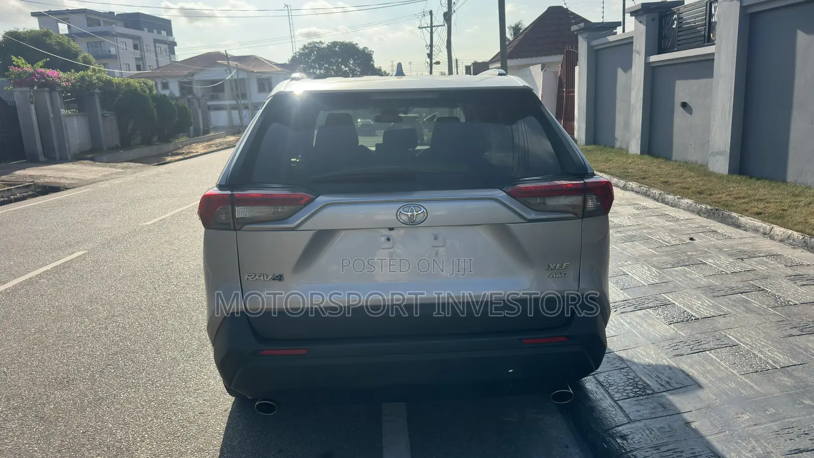 Toyota RAV4 XLE 2021 Silver