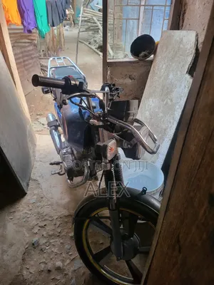 Royal Enfield Classic 350 2024 Blue