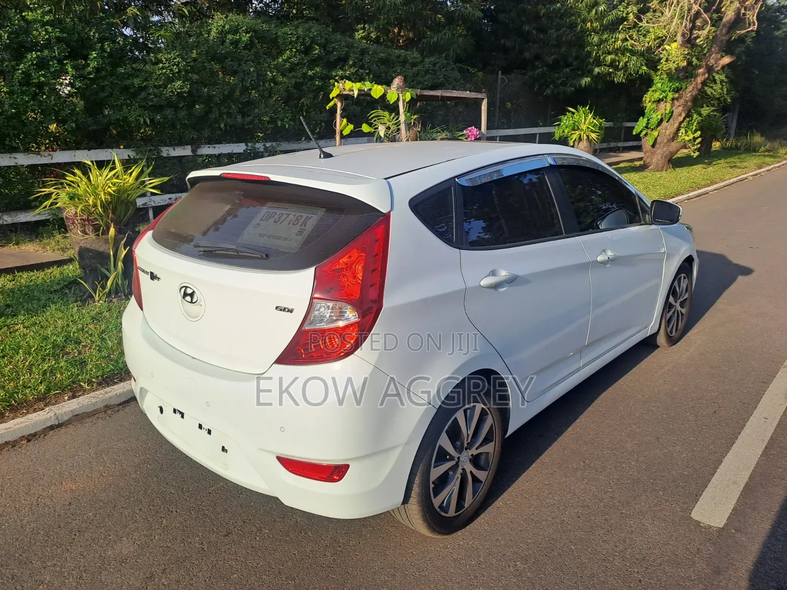 Hyundai Accent SE 4dr Hatchback (1.6L 4cyl 6A) 2014 White